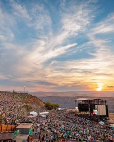 Minutes away from the Gorge